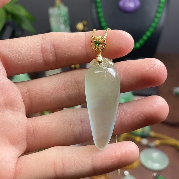 翡翠未镶嵌吊坠(赠链)