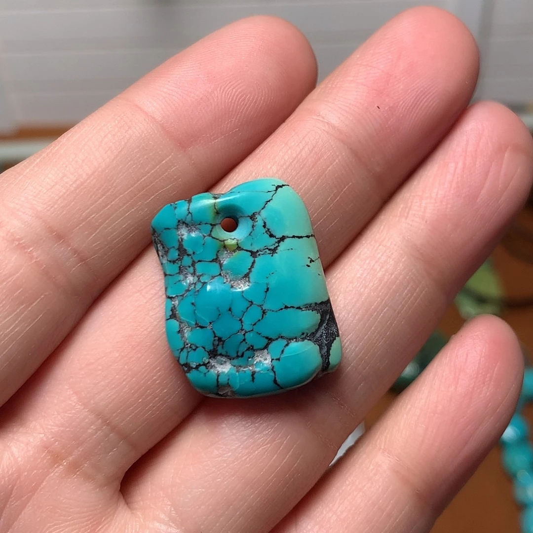 L***狮绿松石未镶嵌珠宝奇石