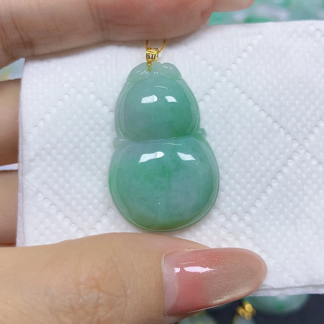 颈饰18K金镶嵌翡翠挂件