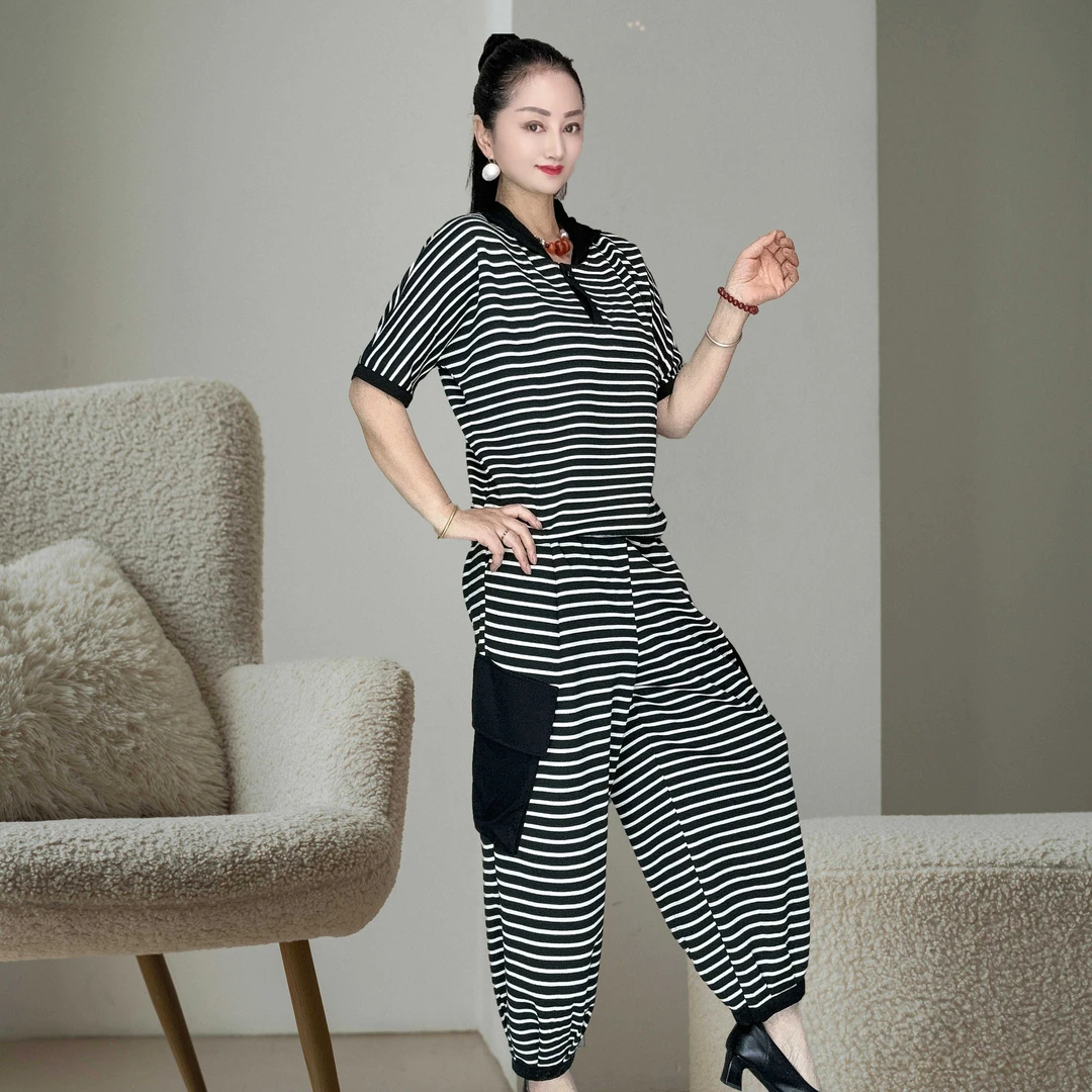 新款中老年女装套装运动短袖针织黑白条纹休闲风时尚气质套装