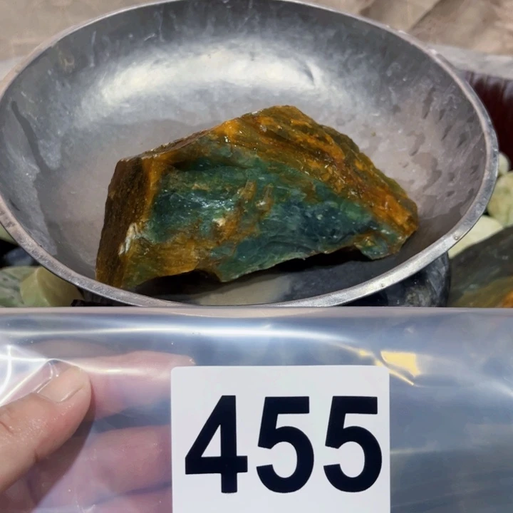 不***远蛇纹石玉未镶嵌珠宝半成品