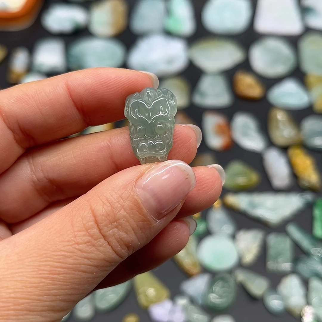 【闪购商品】翡翠颈饰未镶嵌兽头