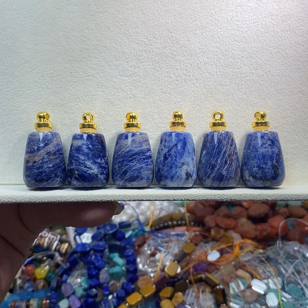石英质玉未镶嵌，1个蓝纹香水瓶20×25mm，