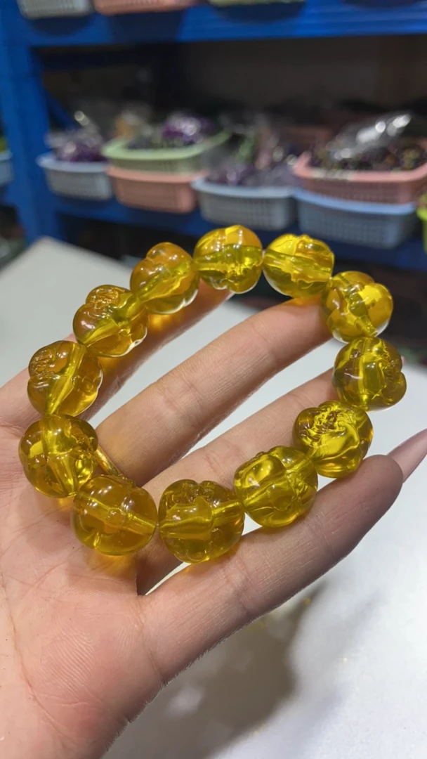 B  679 卡18佛头金珀手串