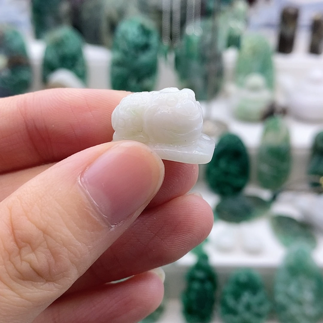 独山玉未镶嵌颈饰