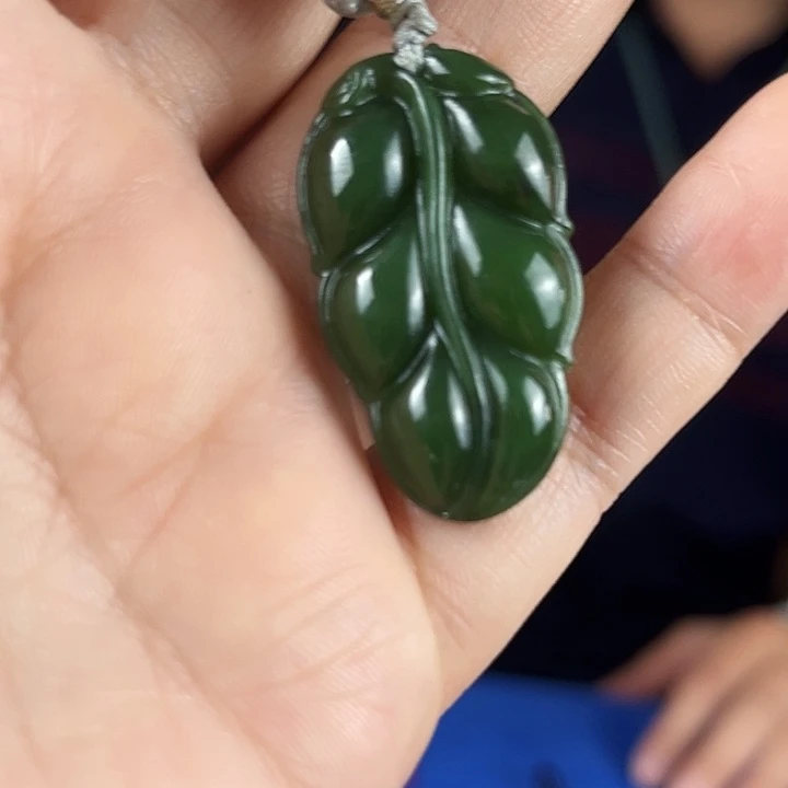 颈饰未镶嵌和田玉（碧玉）