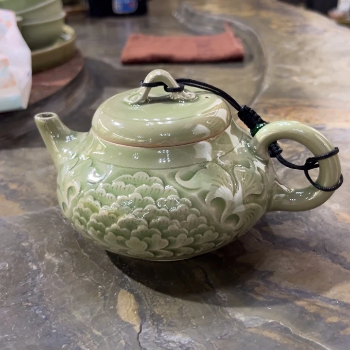 杯青瓷塔式牡丹茶壶