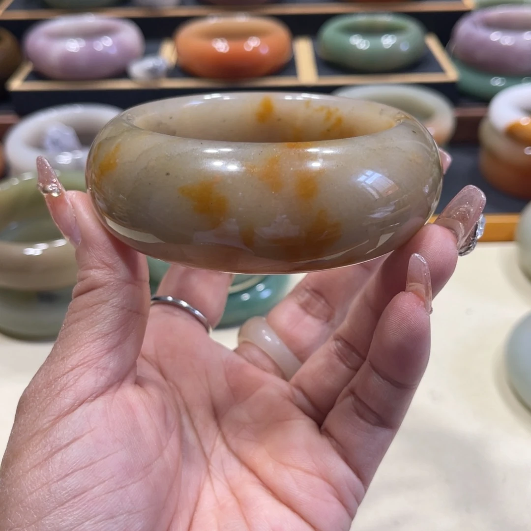 未镶嵌手镯石英岩玉
