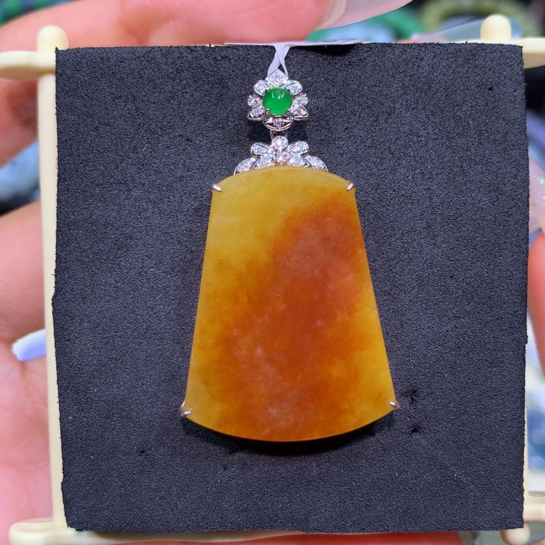 翡翠18K金镶嵌颈饰翡翠