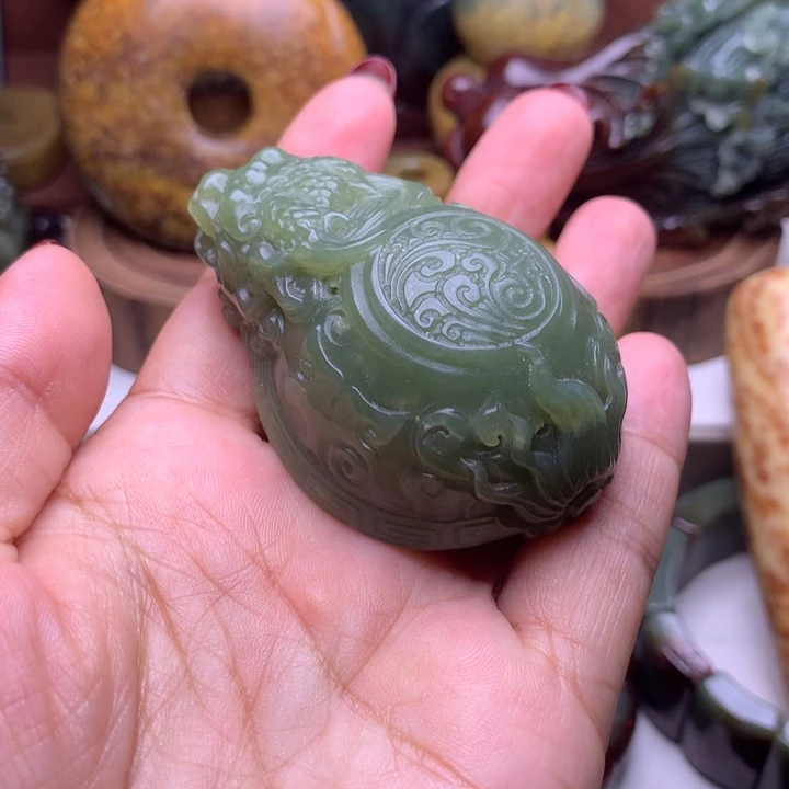 岫岩河磨玉（透闪石质玉）未镶嵌把件