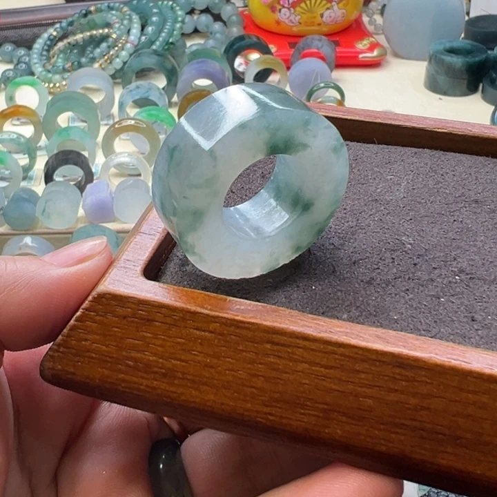 金***刚定制翡翠未镶嵌翡翠戒指