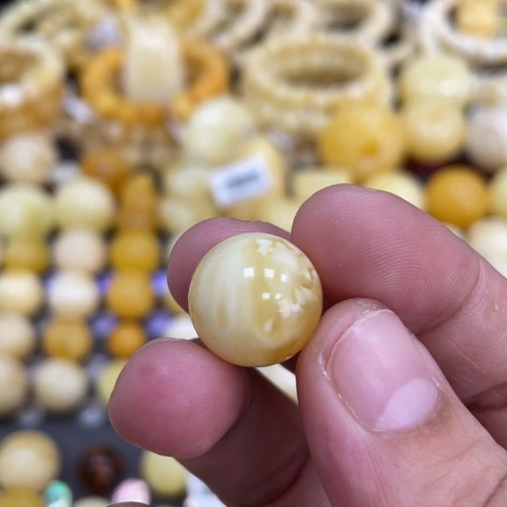 普***修裸石蜜蜡未镶嵌14.8mm瑕疵
