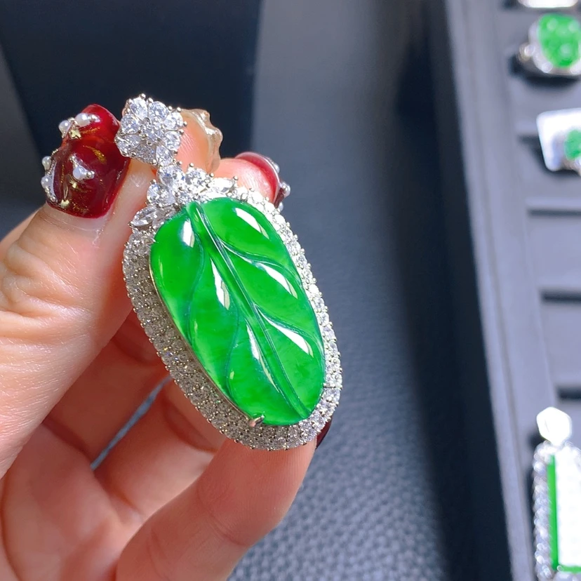 【闪购商品】翡翠吊坠(赠链)银S925镶嵌蝶**漫