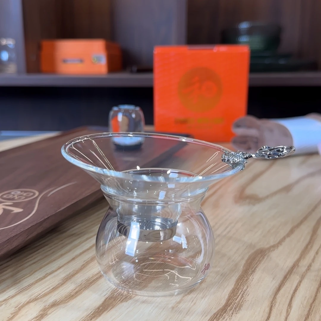 禾器银鱼茶漏。