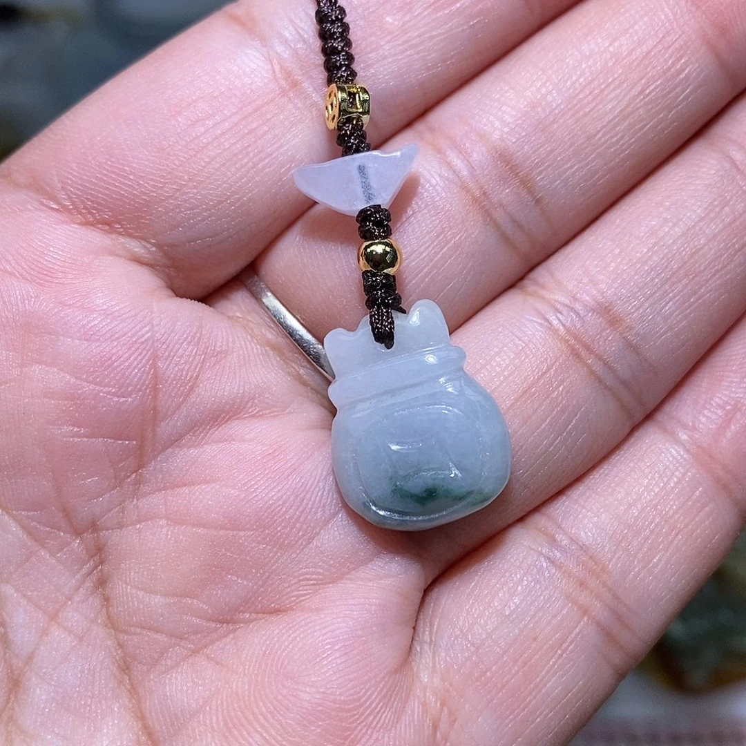 翡翠未镶嵌颈饰钱袋子