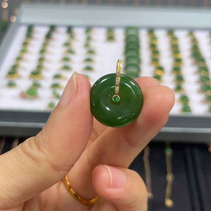 和田玉18K金镶嵌颈饰