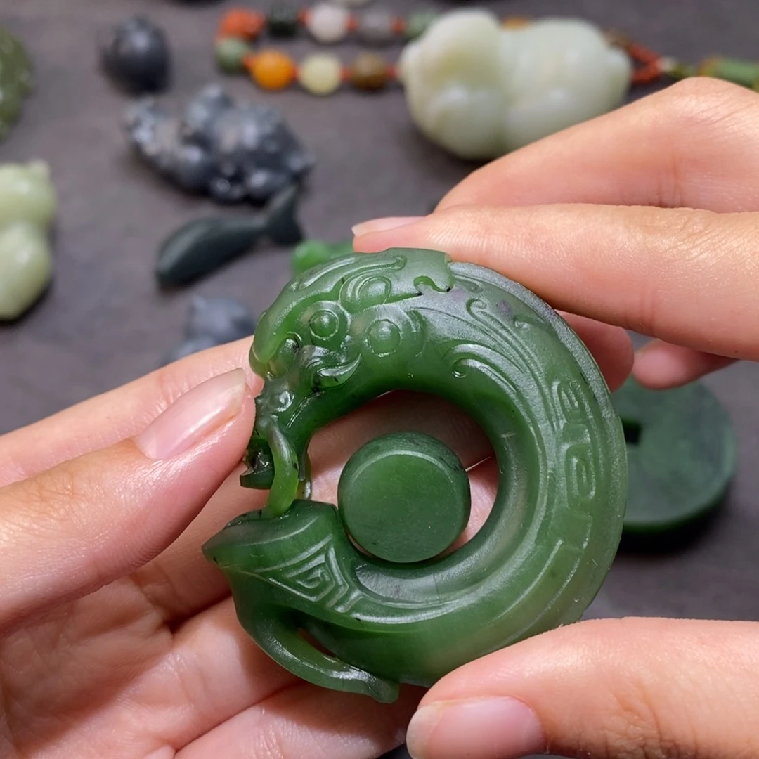 桑***o和田玉未镶嵌颈饰定制