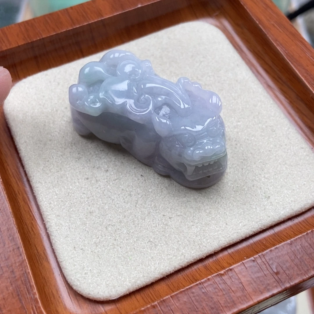 翡翠未镶嵌颈饰如意