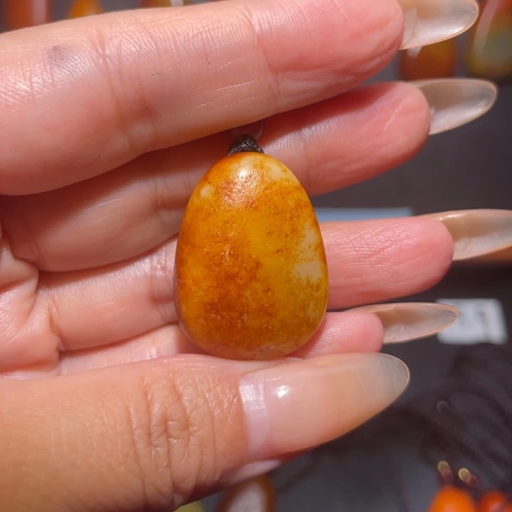 追***友颈饰未镶嵌和田玉（糖玉）