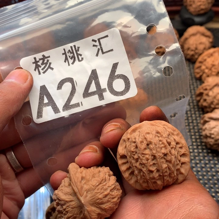 吊坠文玩核桃血麒麟