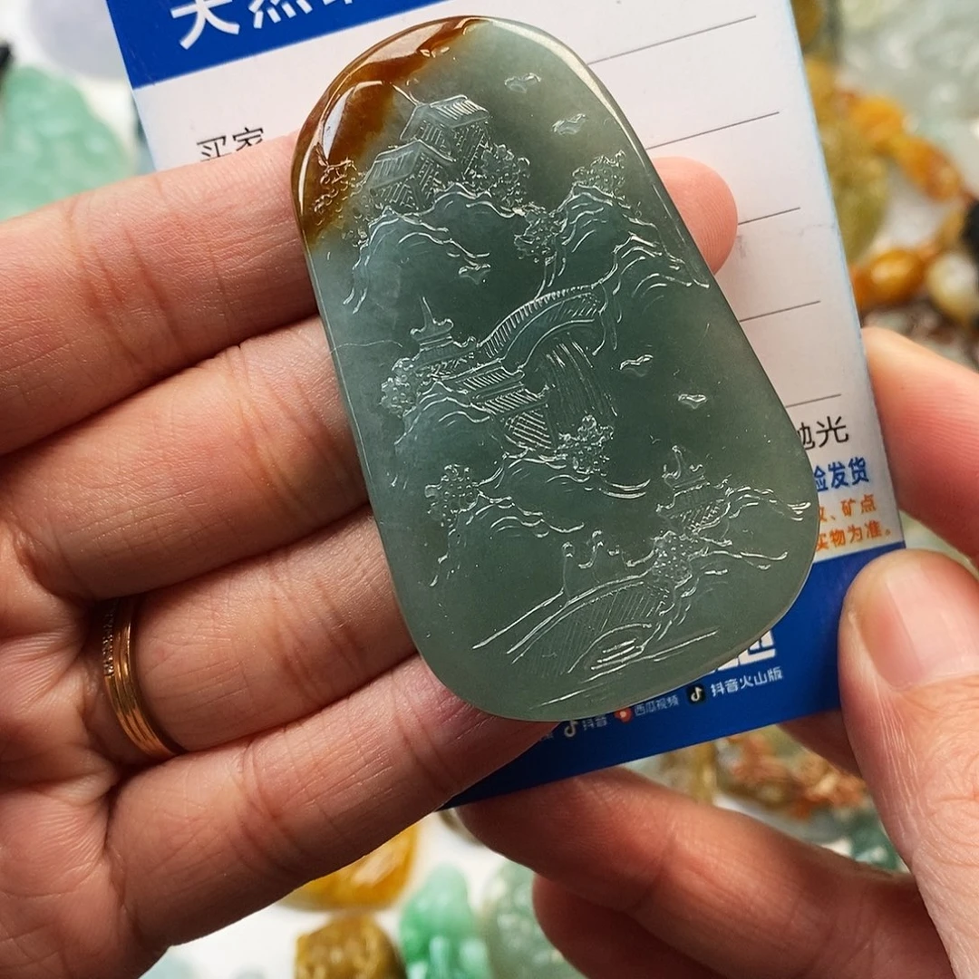 翡翠未镶嵌颈饰山水