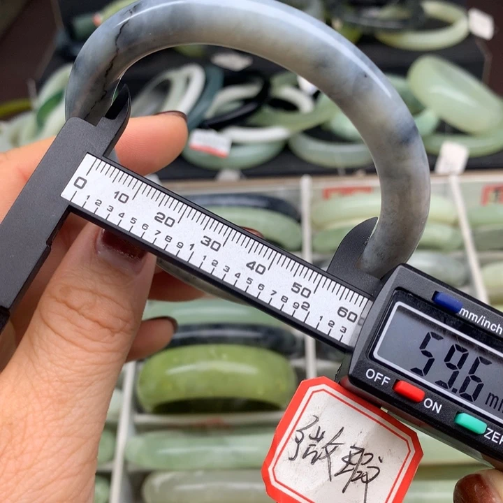 蛇纹石玉未镶嵌手镯482