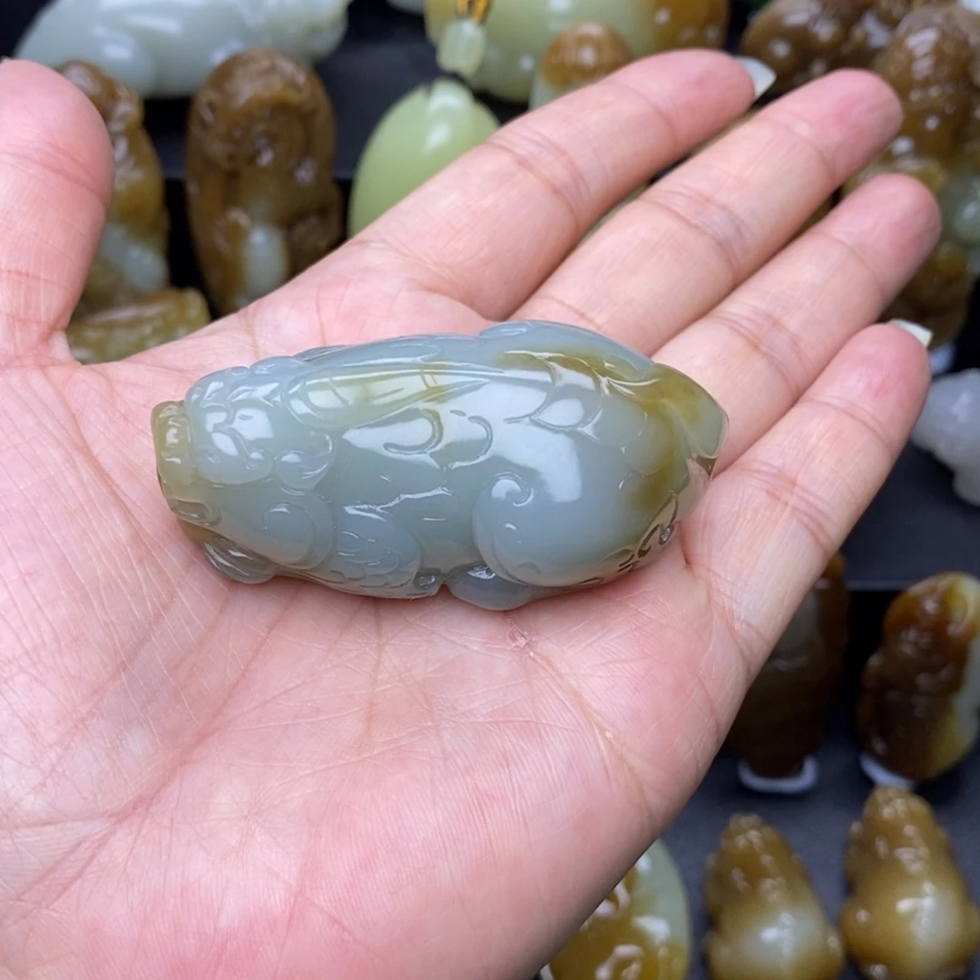 和田玉未镶嵌把件