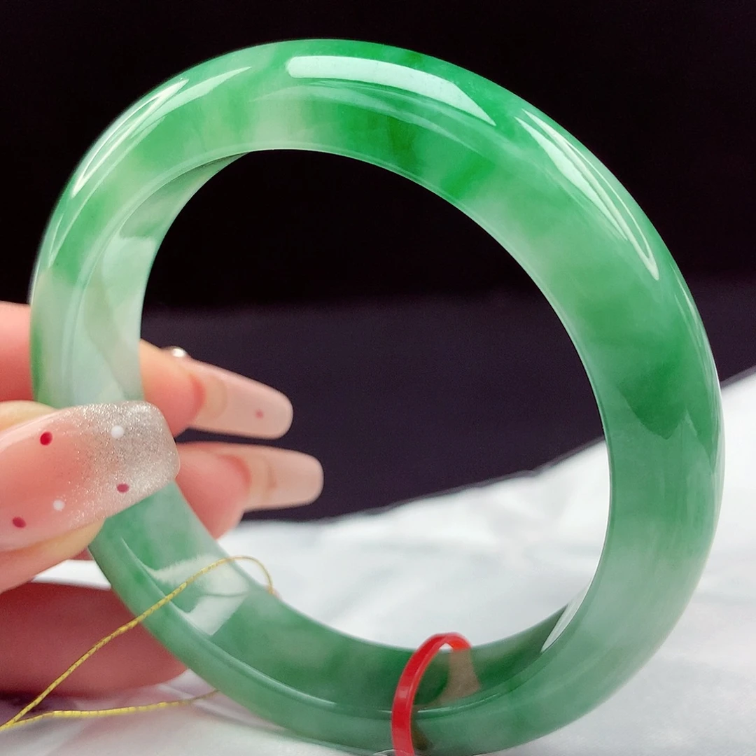 翡翠手镯未镶嵌54圈136