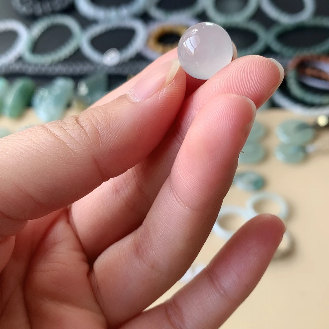 翡翠未镶嵌颈饰珠子