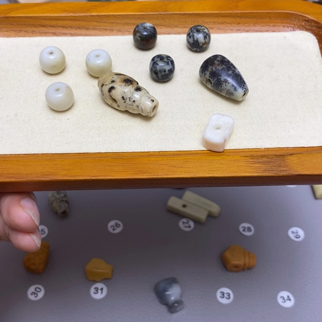 蛇纹石玉配饰合金心*