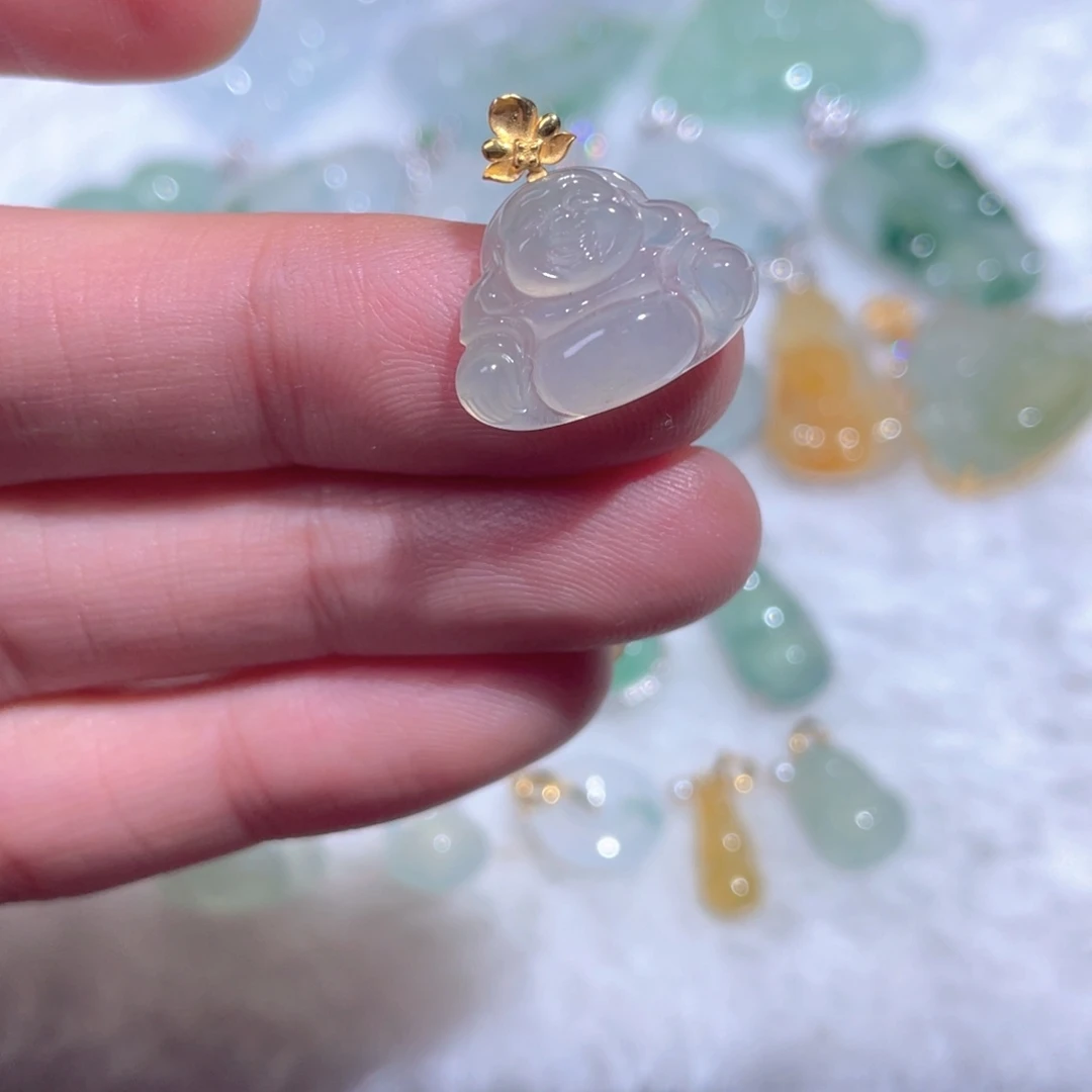 翡翠18K金镶嵌颈饰翡翠