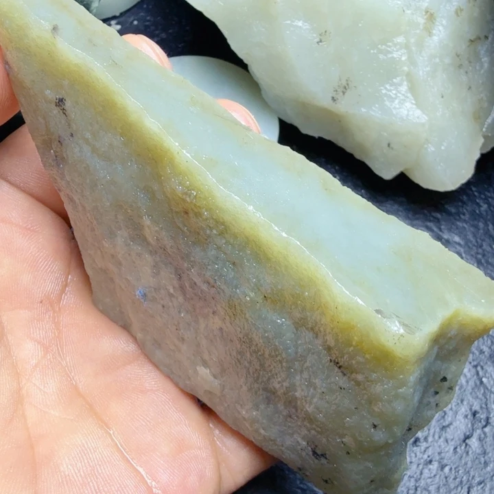 和田玉（糖玉）未镶嵌珠宝奇石