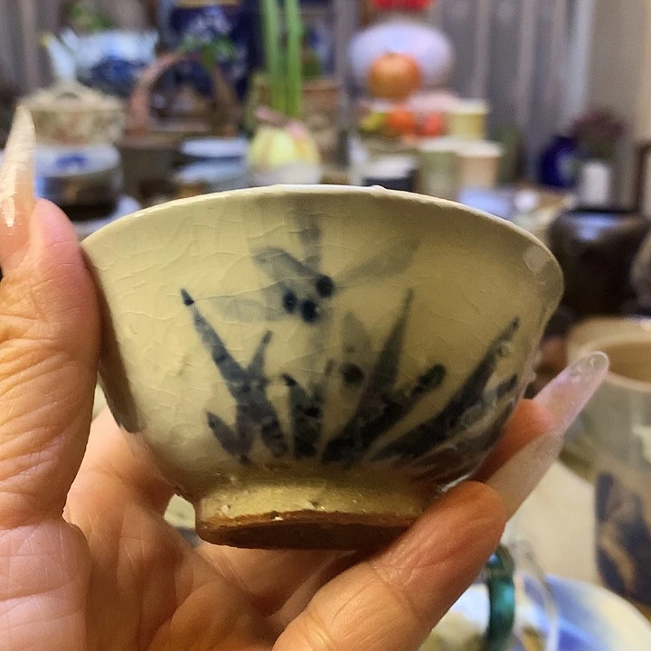 器物的色彩搭配起来很漂亮