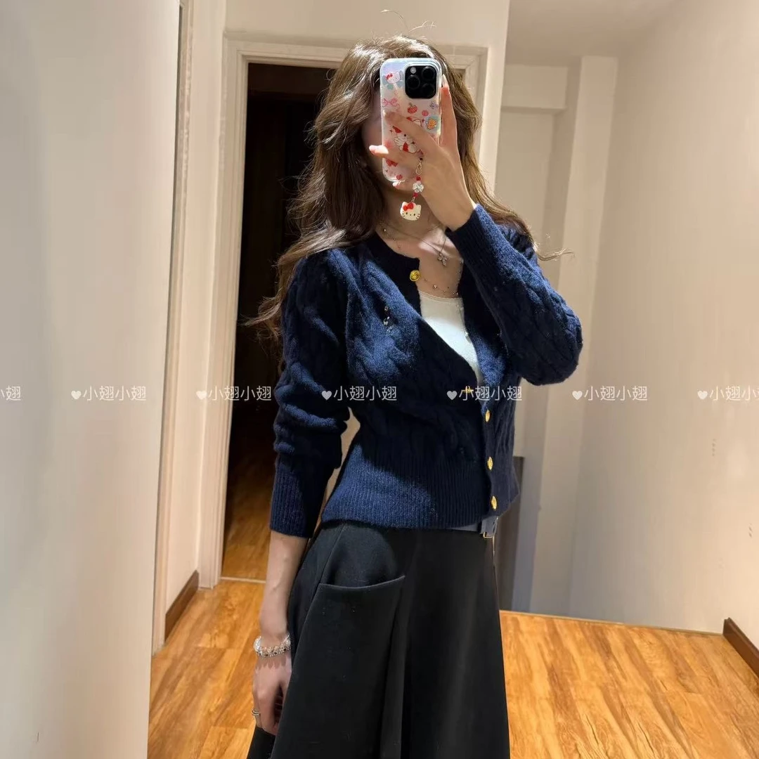 小翅服饰  露思同款小熊藏青色麻花针织开衫