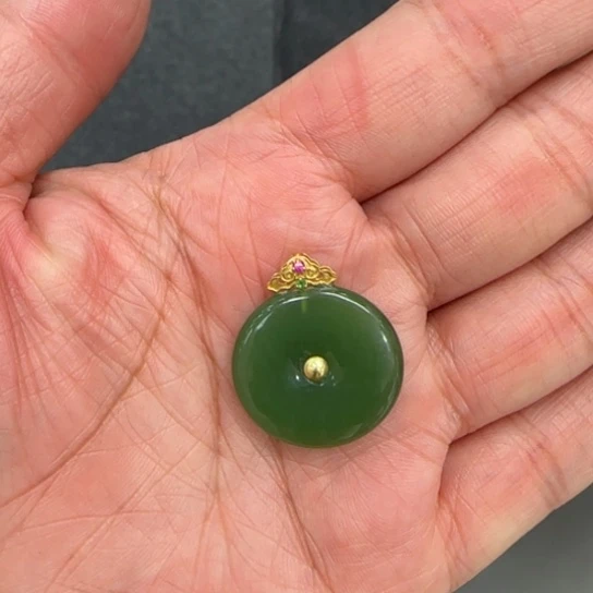 和田玉颈饰18K金镶嵌裸石2.2俄罗斯