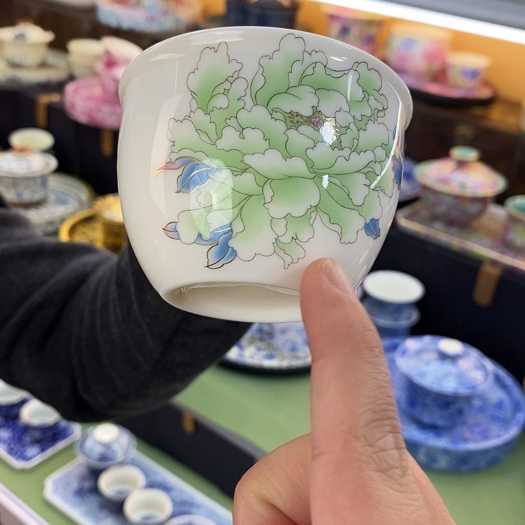 盖碗里的水煮开后放入