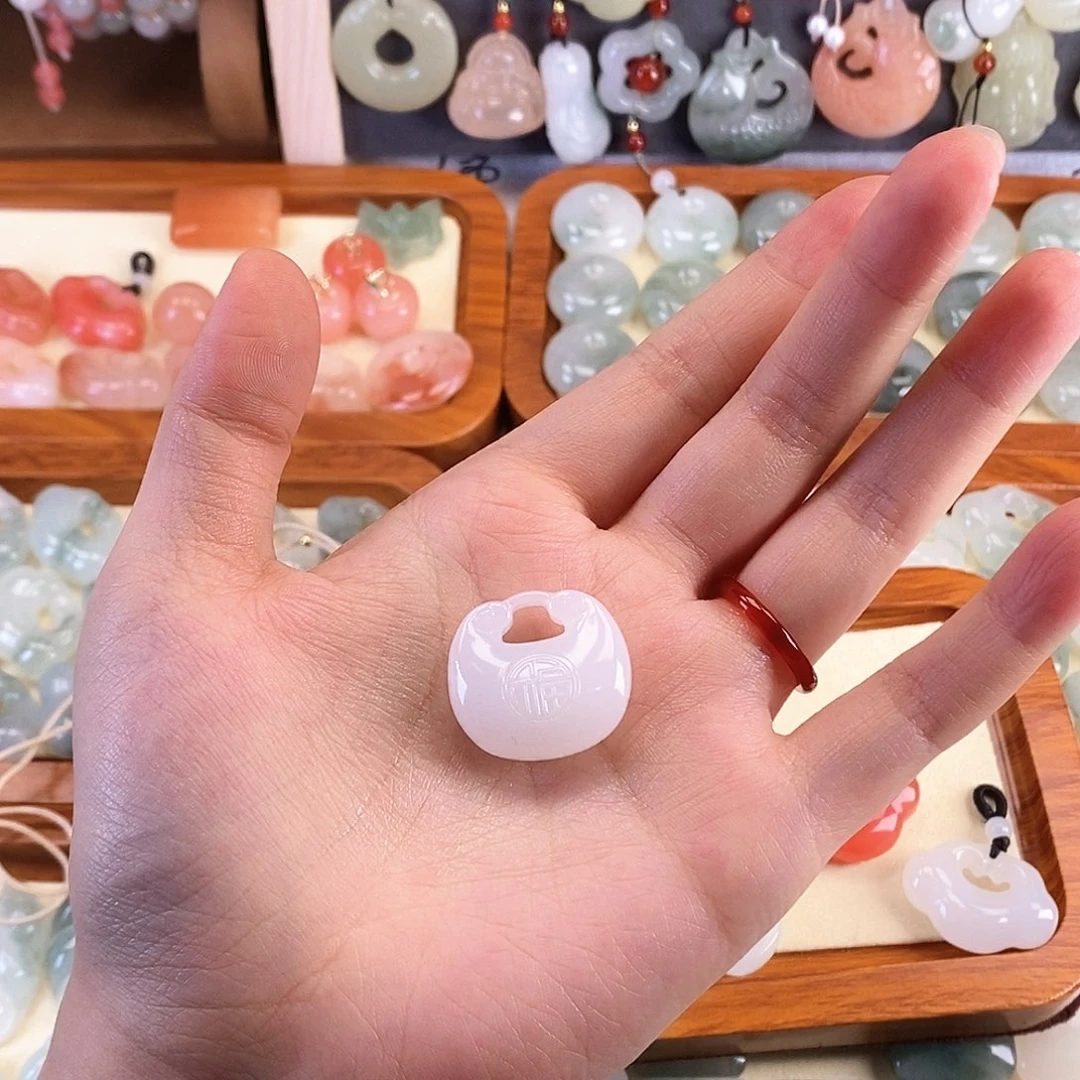颈饰未镶嵌石英质玉小*虾