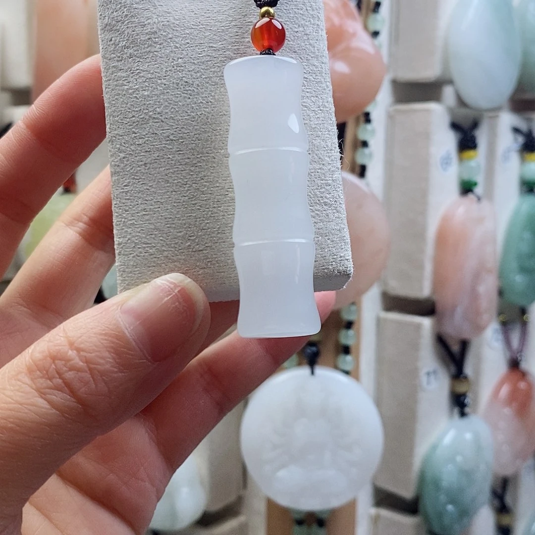 石英质玉未镶嵌颈饰