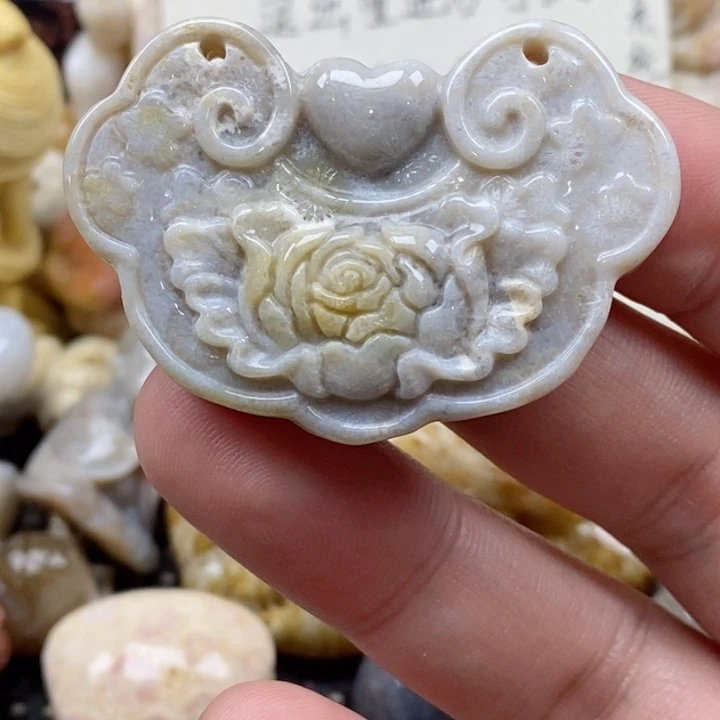 颈饰未镶嵌硅化珊瑚（珊瑚玉）