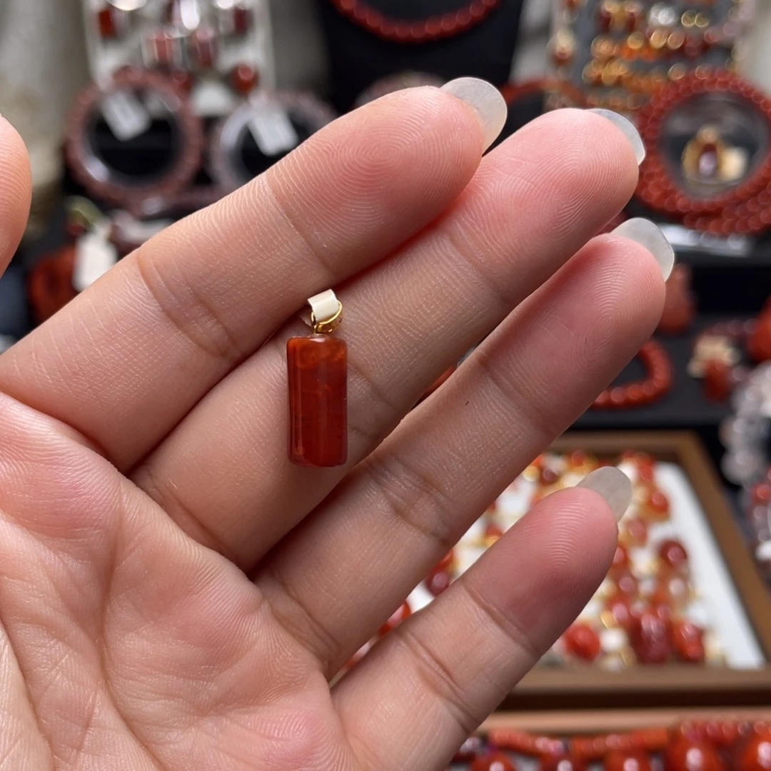 南红玛瑙18K金镶嵌桶珠吊坠