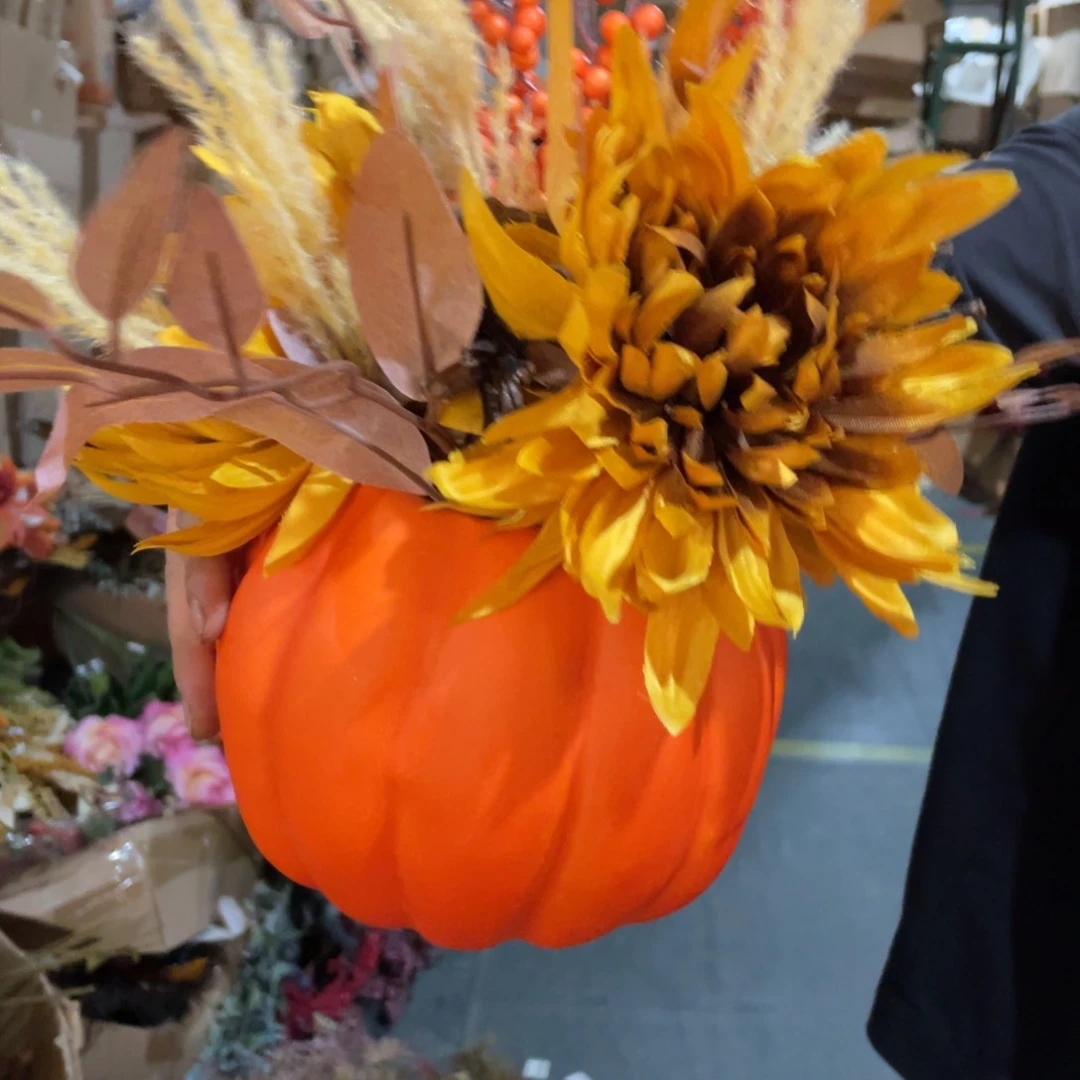 陶瓷花瓶，仿真绿植。