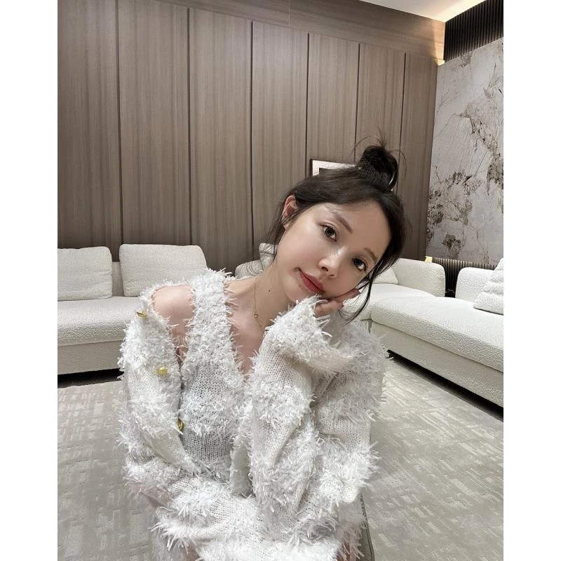 BETTERJOELAY -【清纯年华】吊带背心百搭气质透气毛衣LL5067