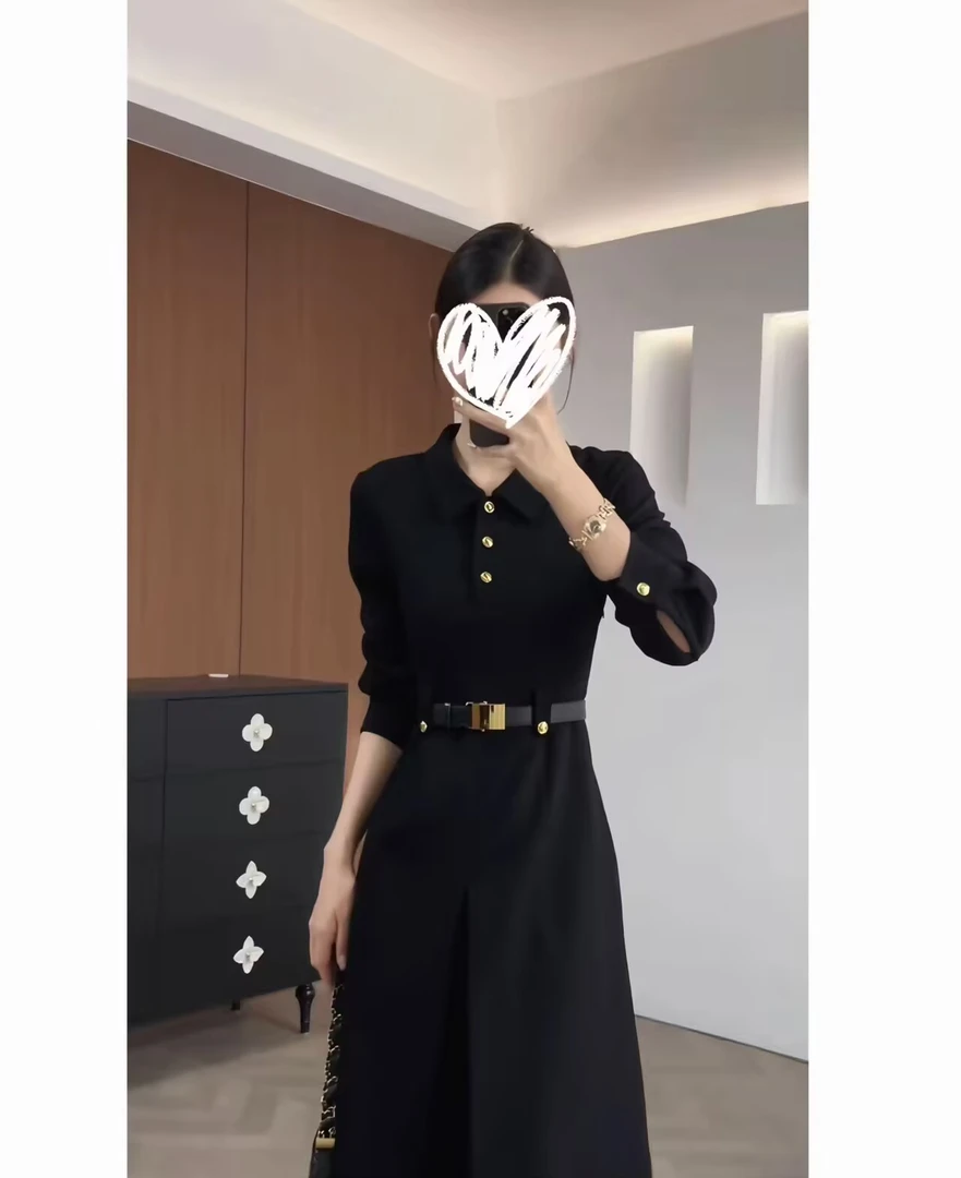 2025秋季新款法式复古赫本风收腰设计气质长袖A字高级感连衣裙女