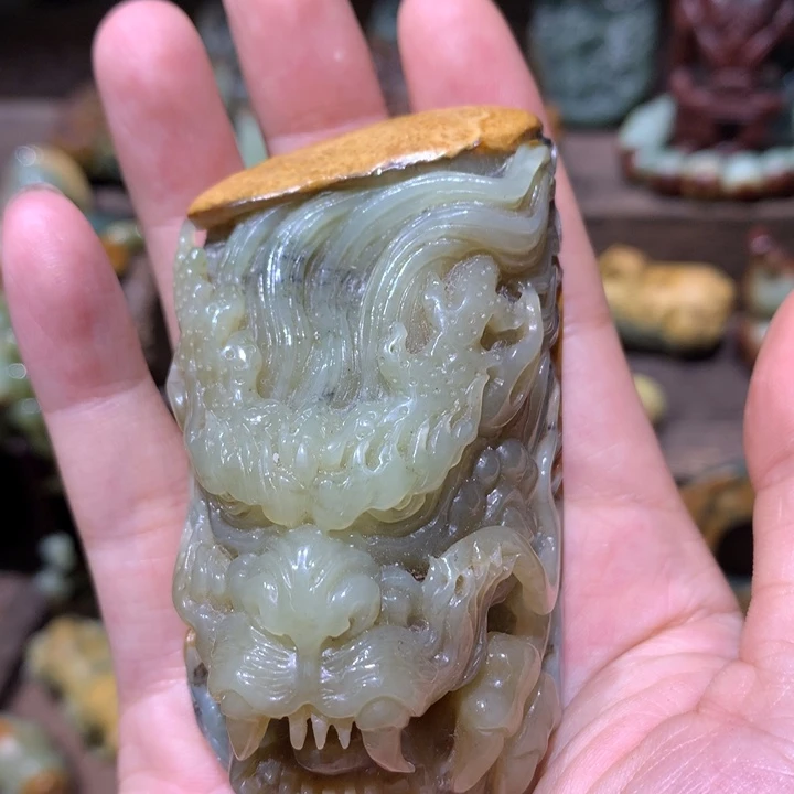 未镶嵌岫岩河磨玉(透闪石质玉)把件