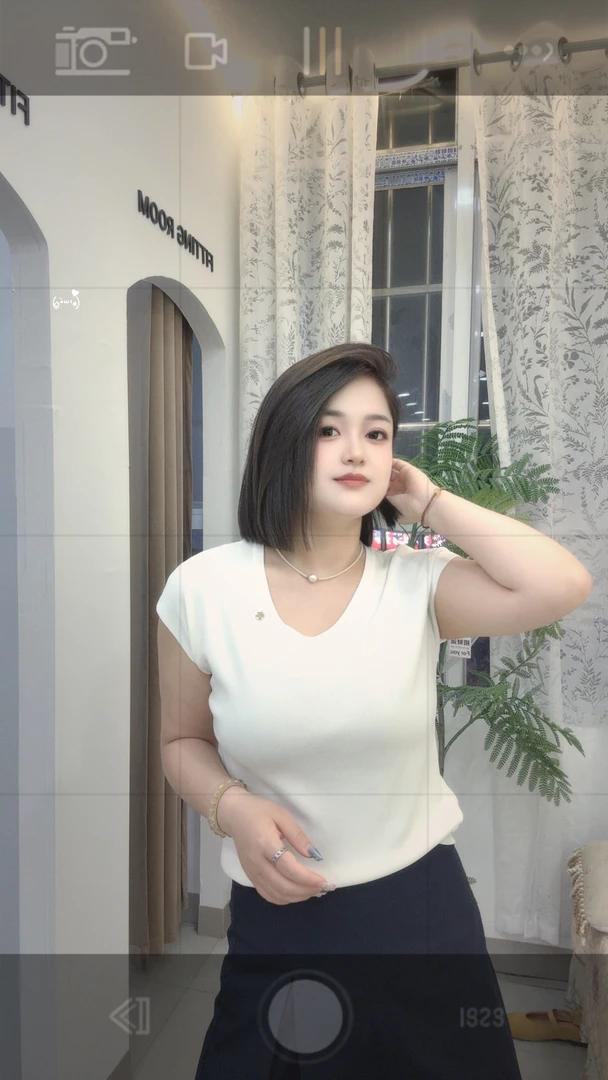 【遇见】带扣U领针织纯色短袖