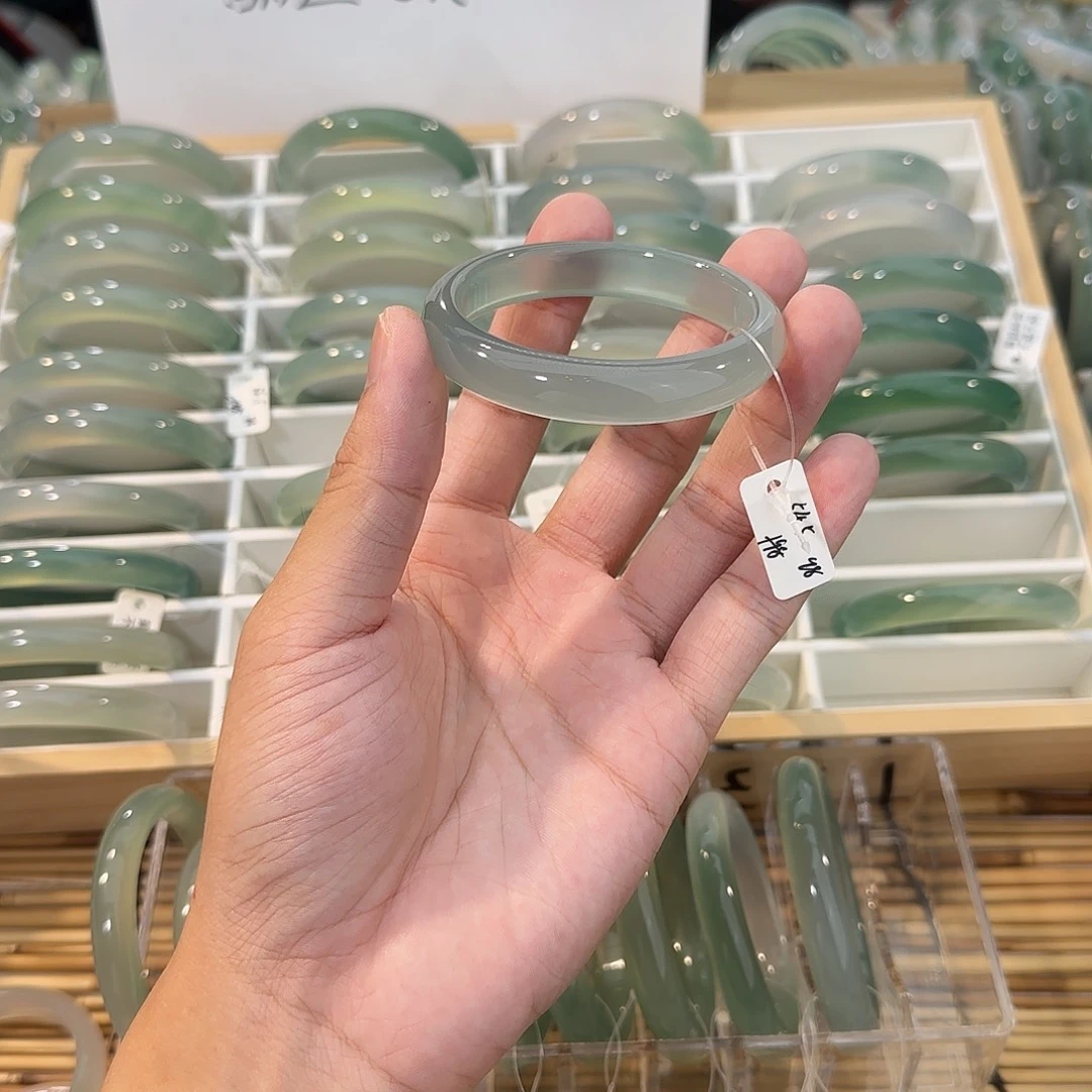 玛瑙/玉髓未镶嵌手镯圈口54.5