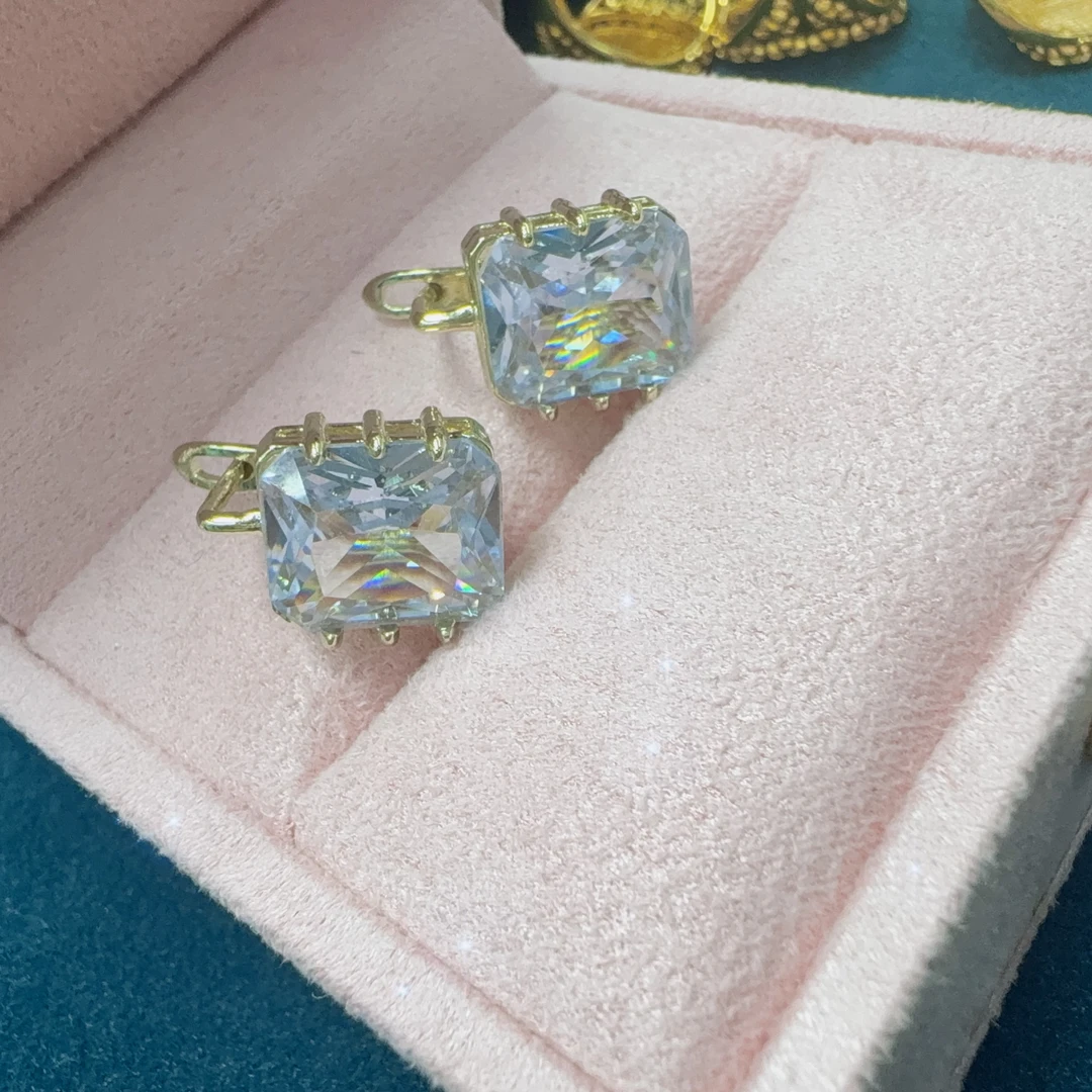 合金玻璃耳饰 绿金款式白色يېشىل ئالتۇن پاسۇن ئاق كۆز ھالقا