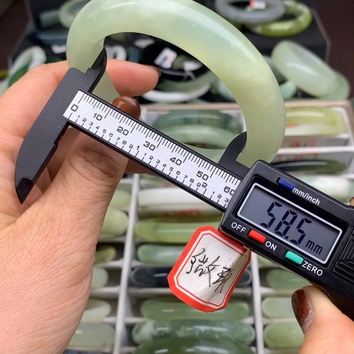 蛇纹石玉未镶嵌手镯559