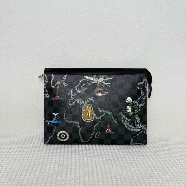 99新 LouisVuitton/路易威登 5771/男士时尚地图限量款洗漱手拿包