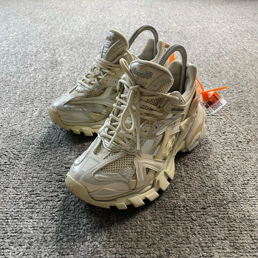 95新 Balenciaga/巴黎世家 白色镂空老爹鞋 35码/95新/无配件